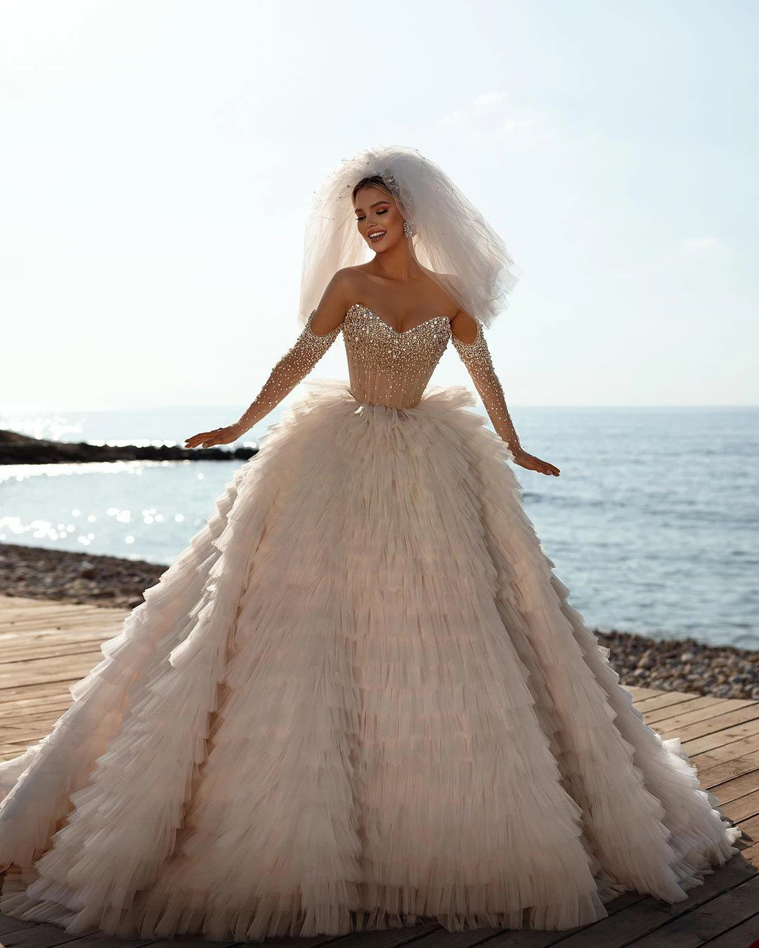 Luxury Strapless Wedding Dresses Princess Sleeveless Ruffle Tiered Bridal Gowns Custom Made فستين زفاف عاليه الجوده