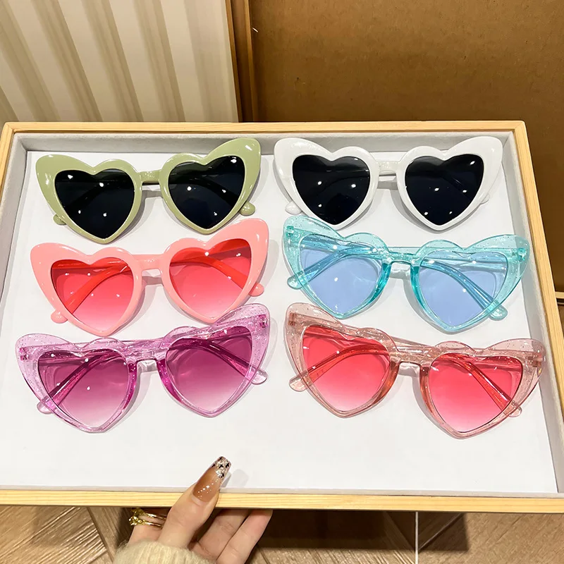 Neue Vintage Retro Instagram herzförmige transparente rosa glänzende Sonnenbrille für Mädchen Strand Party Geburtstag Foto Mode Brillen – Detail 1