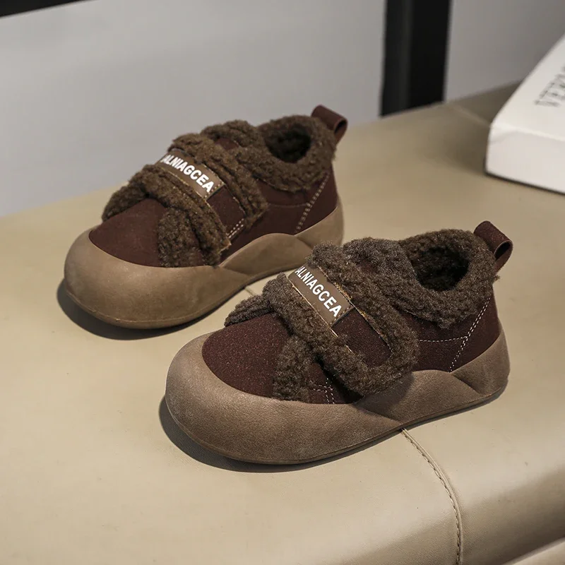 2025 Scarpe invernali nuove per bambini Scarpe in cotone per bambini Scarpe in cotone caldo addensato Scarpe casual comode e alla moda carine