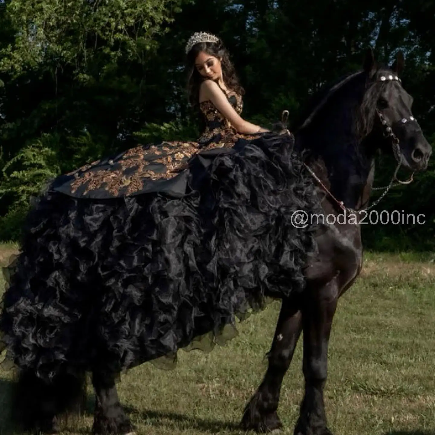 Preto princesa babados inchado quinceanera vestidos com bordados de ouro corset laço charro baile de formatura vestidos doces de 15 años