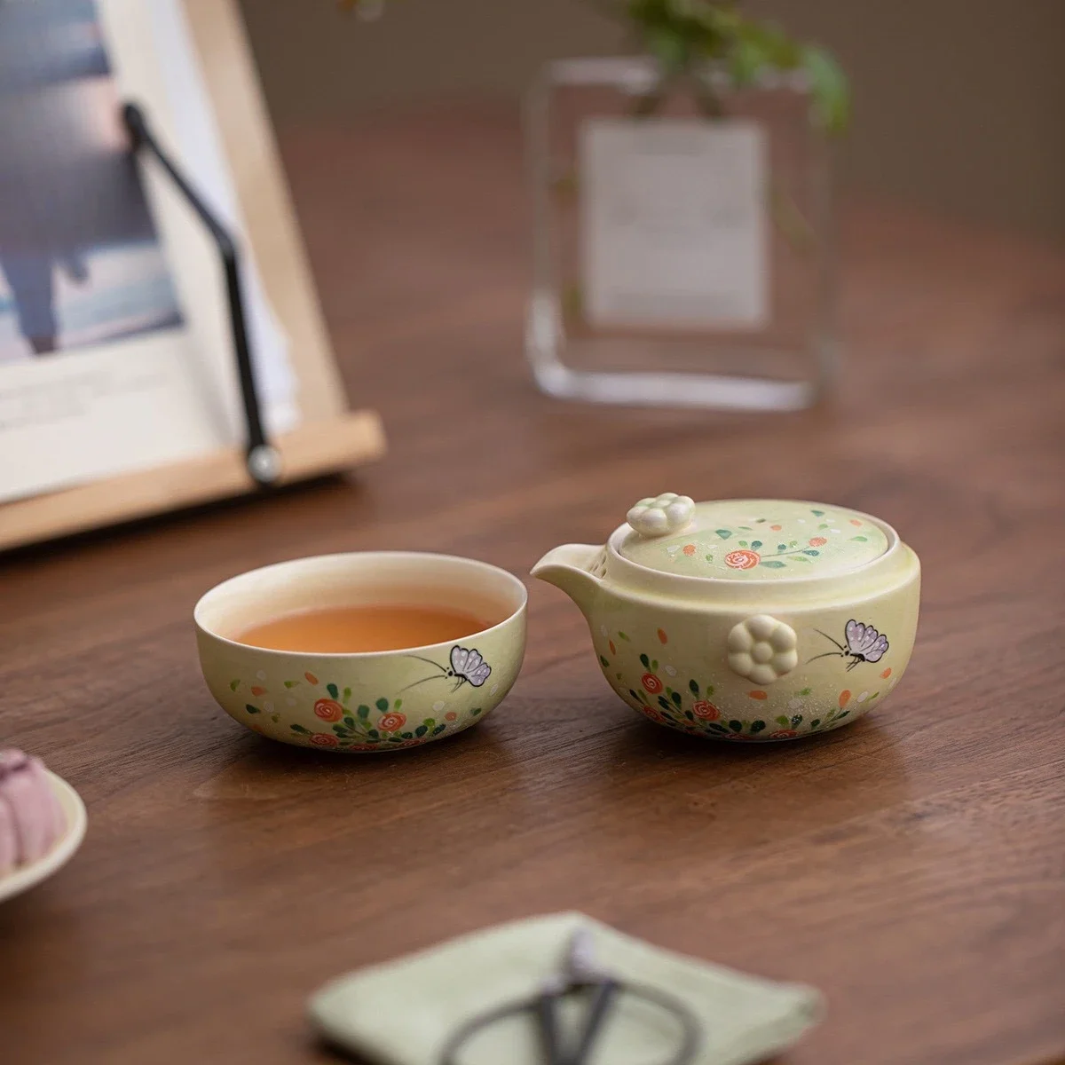 Pink Hand Painted Grass Butterfly Teapot Kung Fu TeaSet Gift Ceramic 1 Pot 1Cup Hand Grab Strap Filter Teapot Travel Quicker Cup
