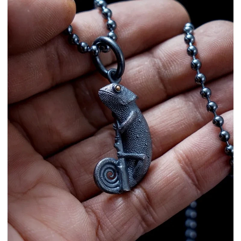 

Personalized Retro Chameleon Pendant Necklace Fashionable and Trendy Small Animal Couple Pendant Sweater Neck Chain Jewelry Gift