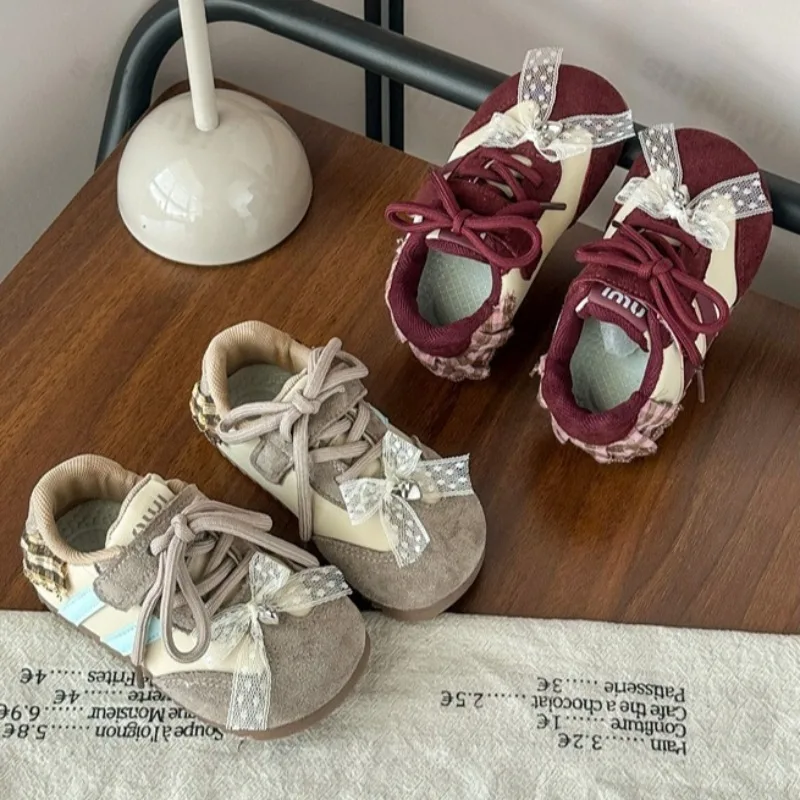 

Низкие повседневные туфли с бантом в стиле ретро для девочек, осень 2022, новые детские модные универсальные удобные нескользящие кроссовки на шнуровке
