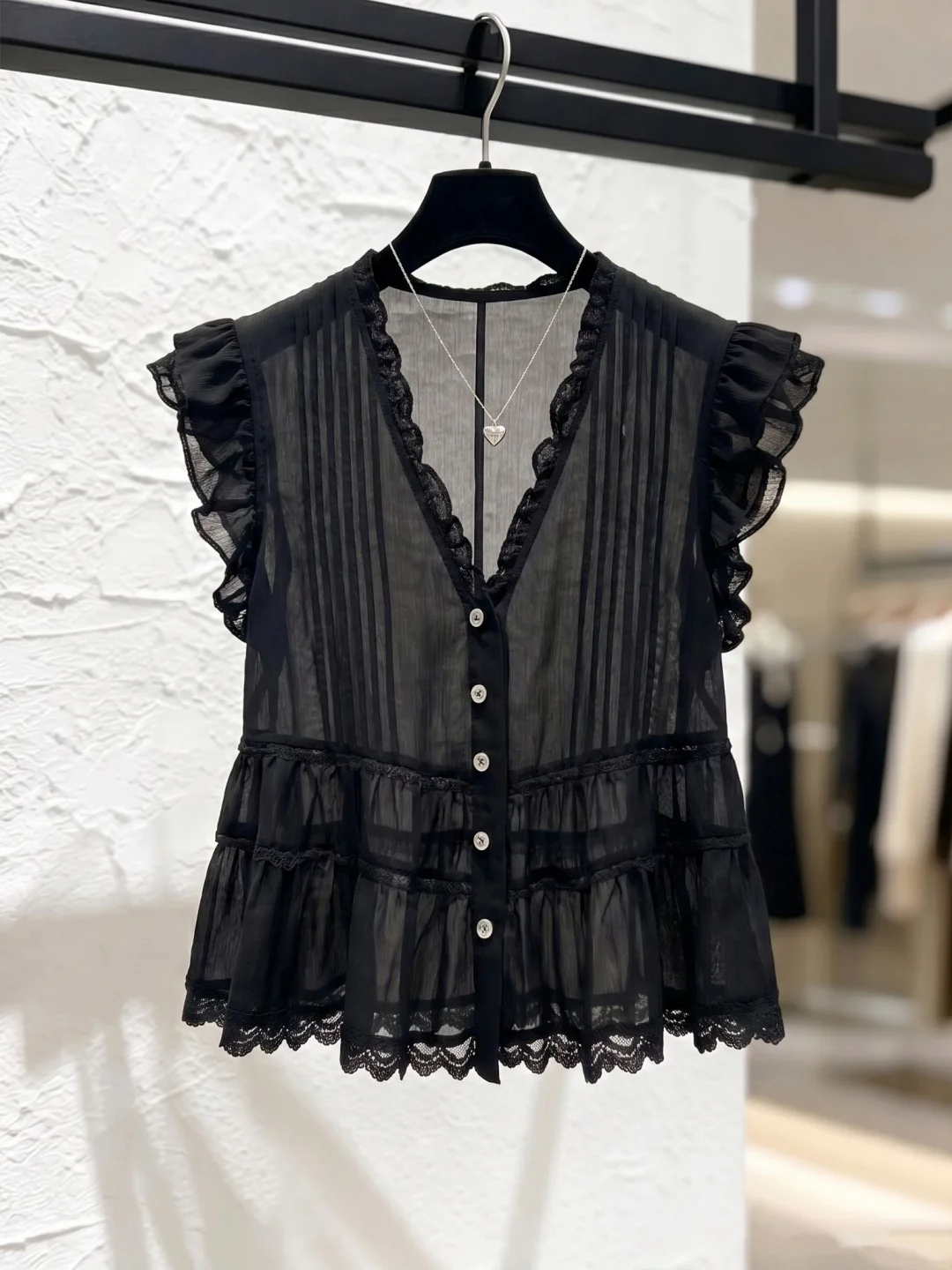 

Elegant V-Neck Short Sleeve Shirt Women's Fashion Versatile Fly Sleeve Design Single Button Korean Style Straight Cut Top