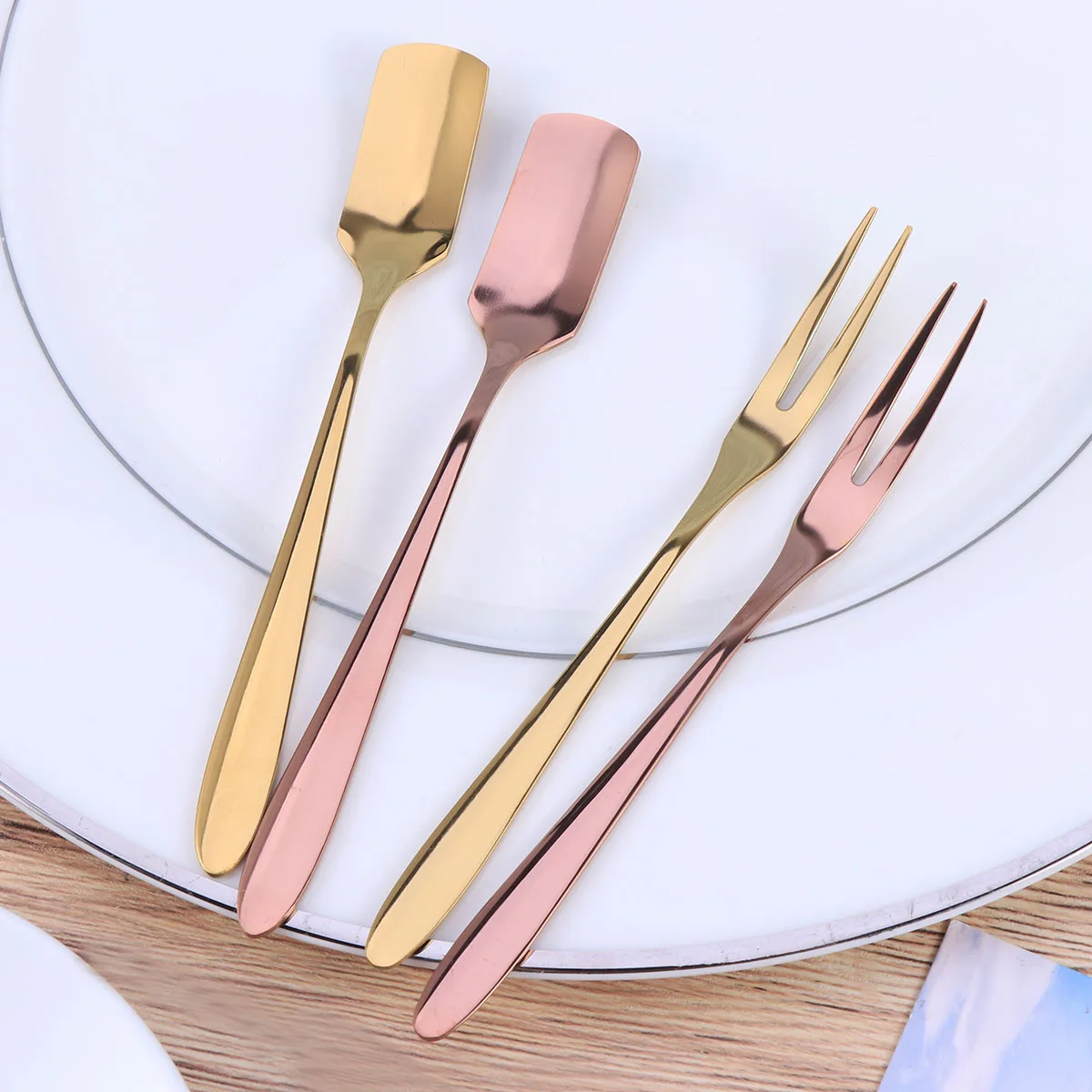 

Rose Gold Stainless Steel Fruit Fork Long Handle Two-Tine Dessert Fork for Cake Salad Beefsteak Lightweight Portable Picnic