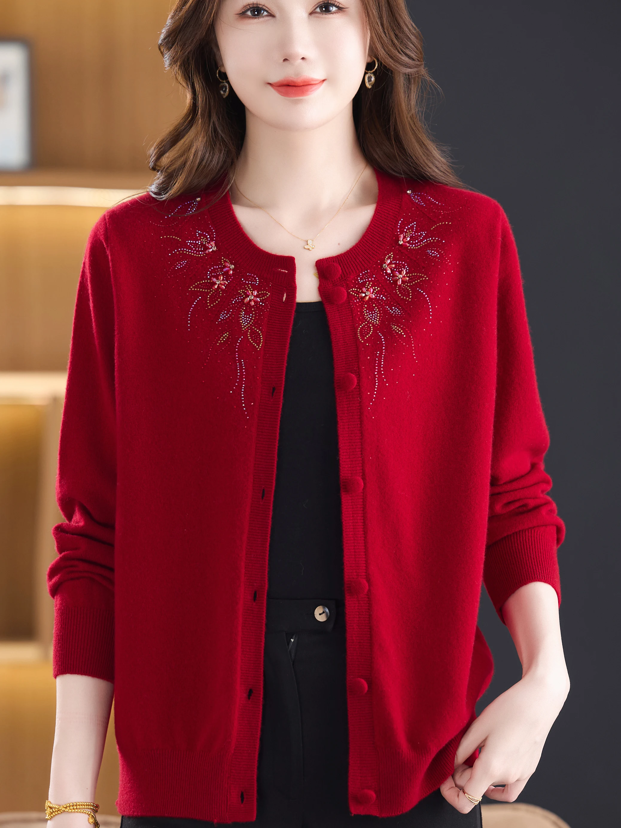 

Высококачественный весенне-осенний вязаный кардиган из чистой шерсти, женский круглый свитер Mommy Sle с вышитым цветком Jaet Faionabl...