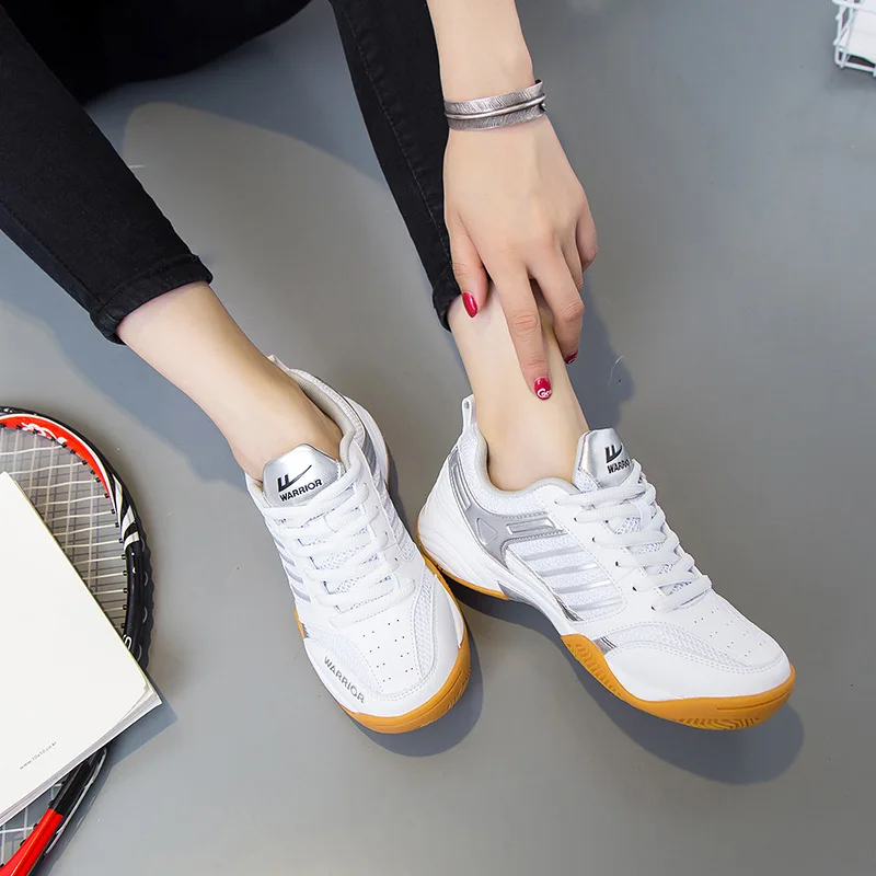 HUILI-Baskets de badminton avec plaque en carbone, chaussures de tennis absorbant les chocs, design de luxe, sports de plein air, entraînement sur le terrain