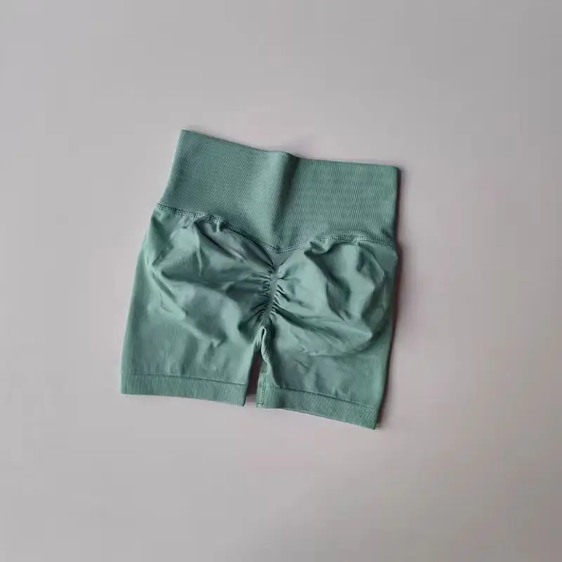 밝은 녹색