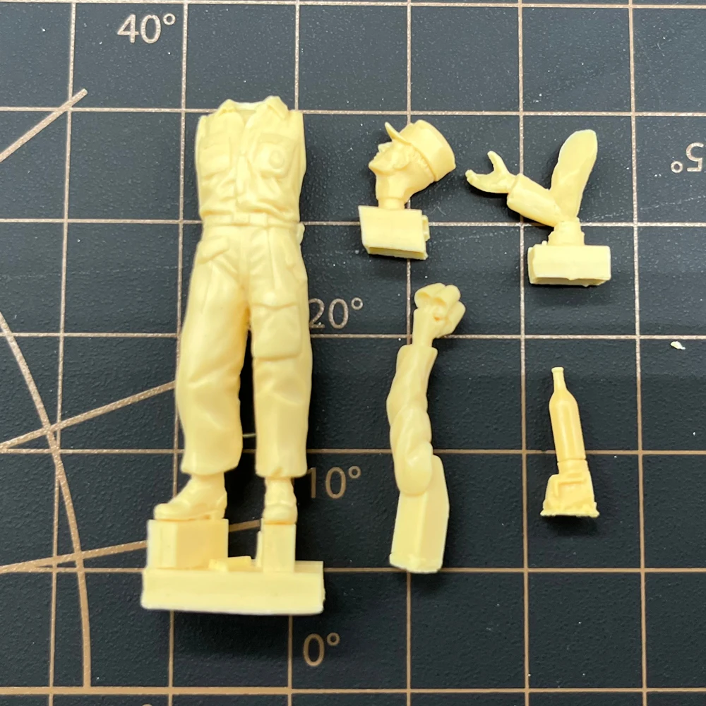 

1/35 Resin Model Figure Kits GK , Military Theme，Unassembled And Unpainted,198RQC