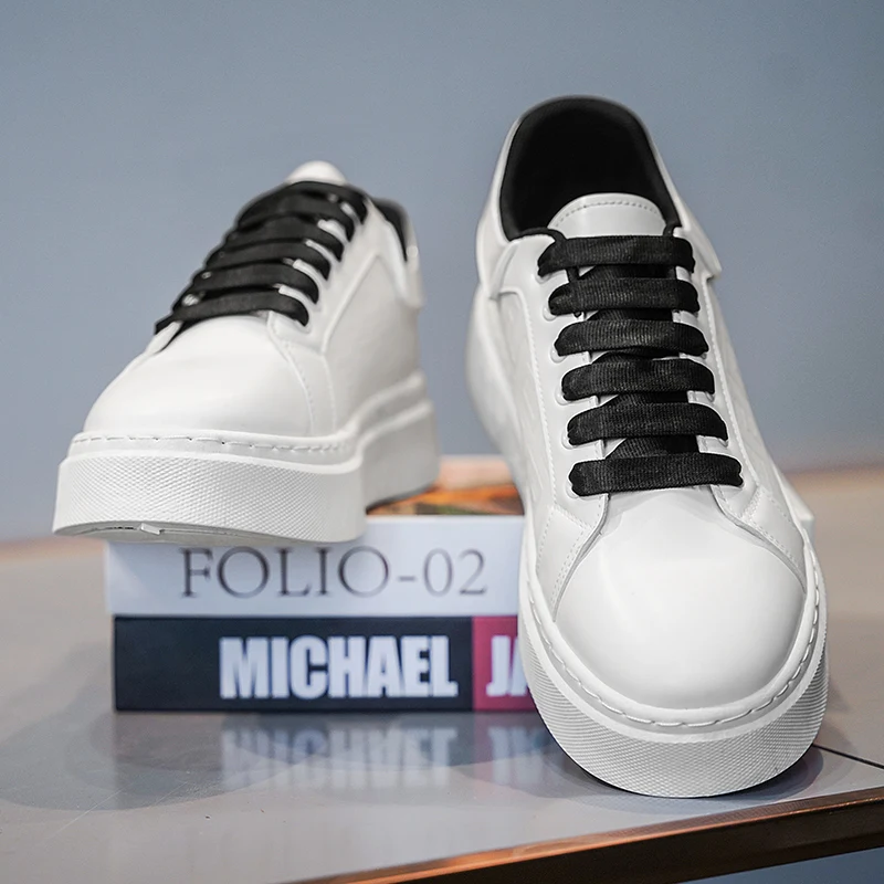

2025 Новая мужская спортивная обувь на шнуровке, мужская элегантная обувь на плоской подошве, мужские белые мужские кожаные кроссовки на плоской подошве с толстой подошвой, увеличивающие рост внутри