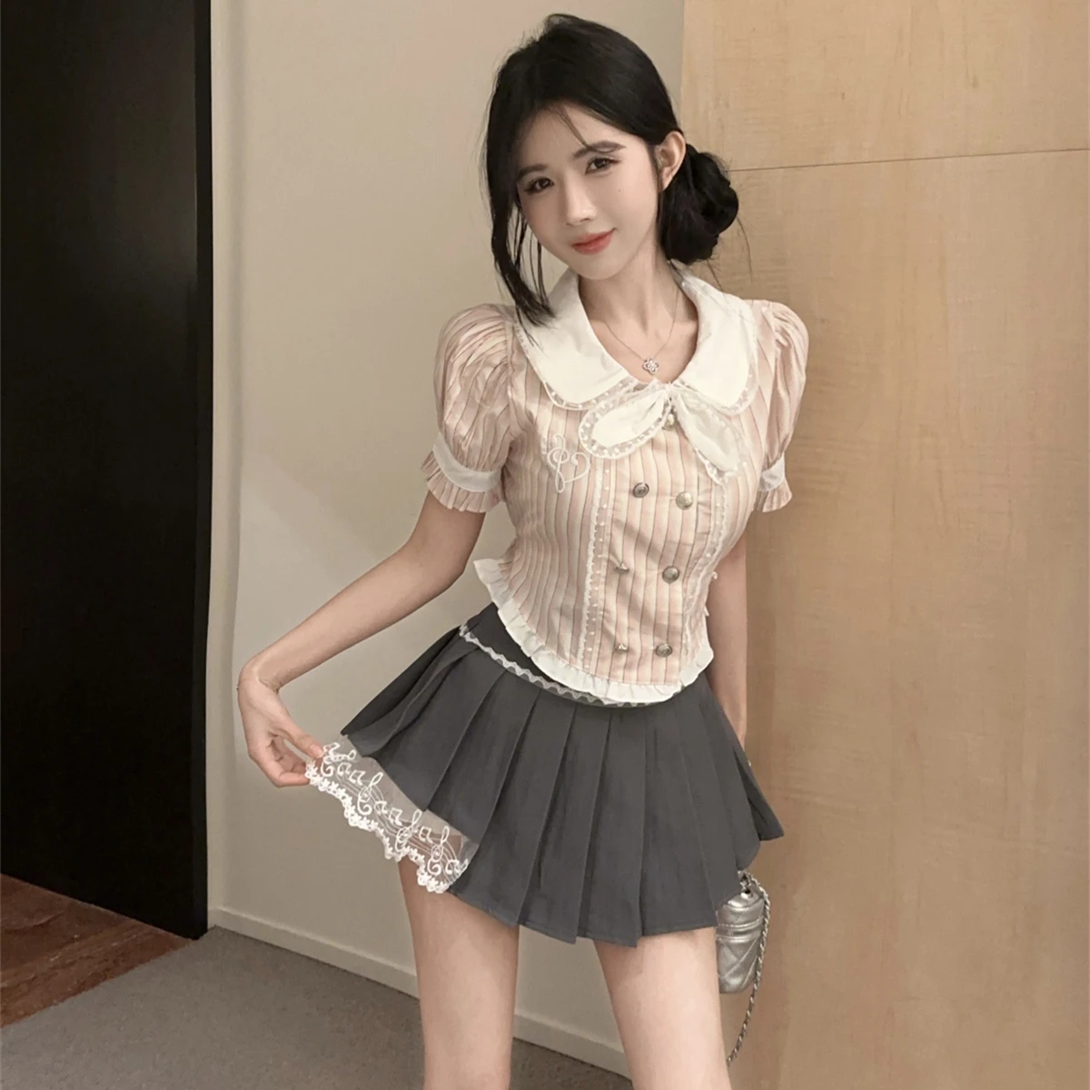 Set Rok Ruffle Pinggang Tinggi Bergaris dengan Ikat Pinggang, Pakaian Kerja Siswa Dua Potong yang Modis untuk Musim Semi 2025