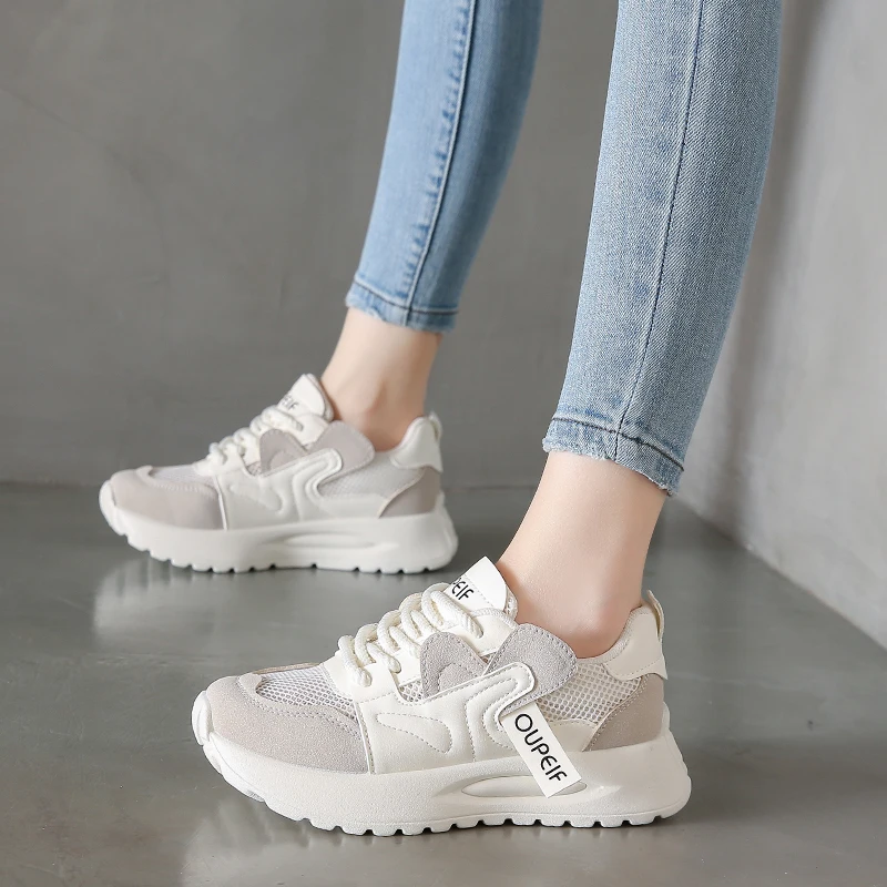 Nuova tendenza della moda estiva scarpe da donna scarpe in rete scarpe bianche piccole piattaforma scarpe sportive Casual piatte traspiranti Sneaker da donna