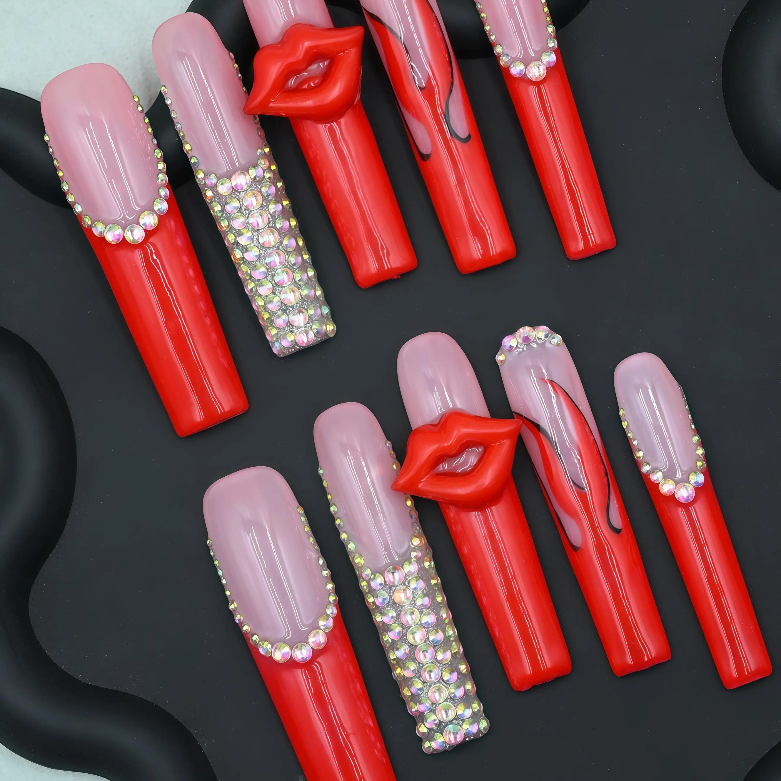 10 szt. Ręcznie robione, długie, kwadratowe paznokcie doczepiane, wyrazisty, efektowny styl z czerwonymi ustami 3D i błyszczącymi, irysującymi cyrkoniami, idealne na imprezę.