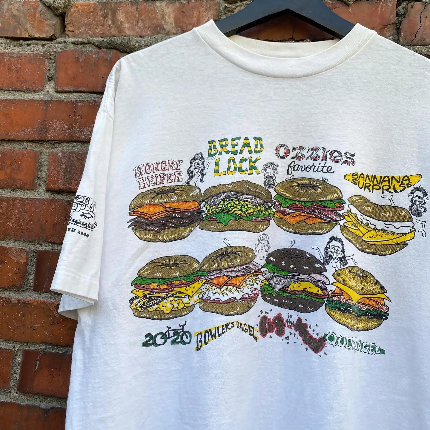 カラフルな両面柄半袖tシャツ-おすすめボウラーズベーグル-ベージュ-フード-デリシャス-ディテール-ベーグルtシャツ