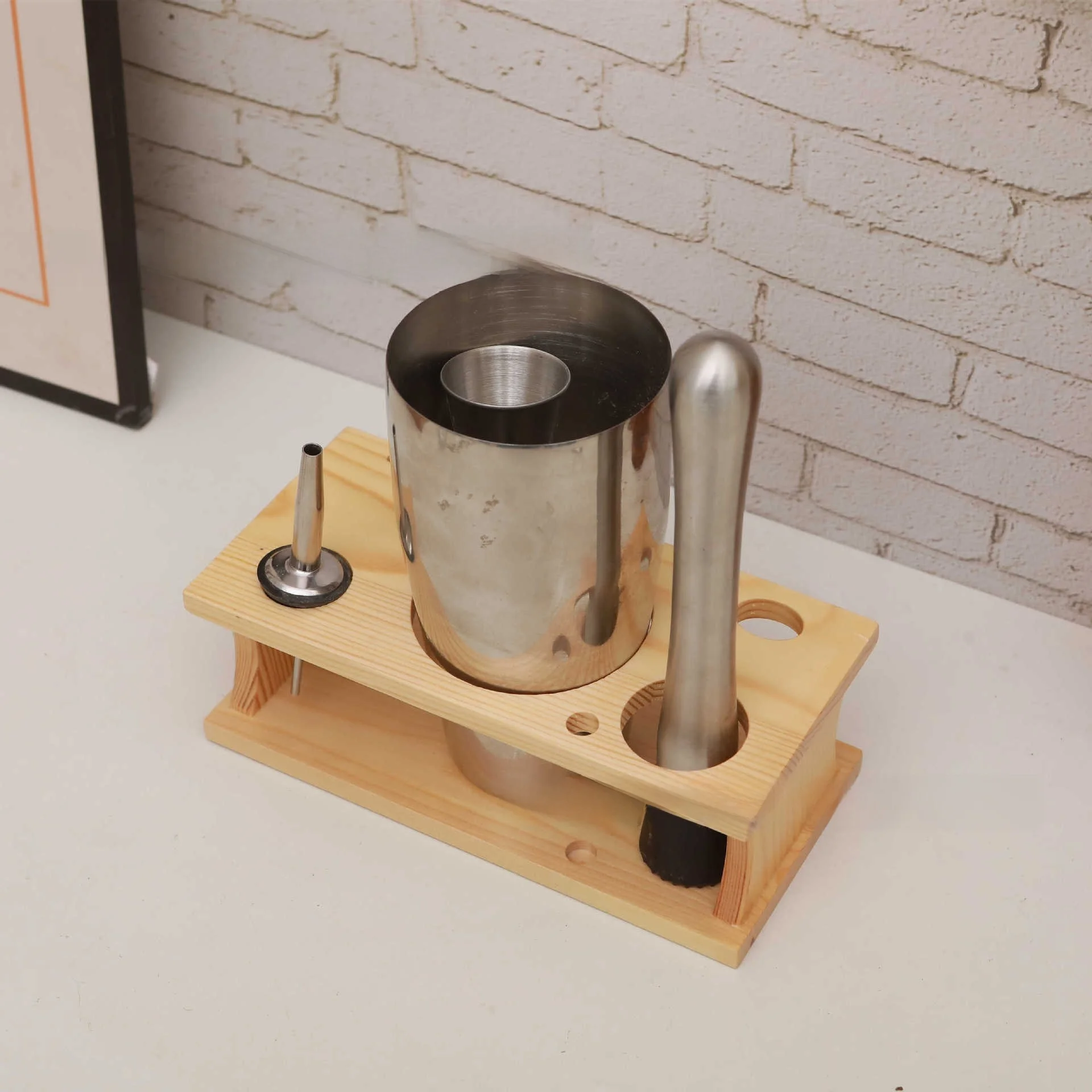 wooden-cocktail-shaker-tool-storage-rack-barware-stand-pine-wood-cocktail-mixing-tools-organizer-for-bars-and-restaurants