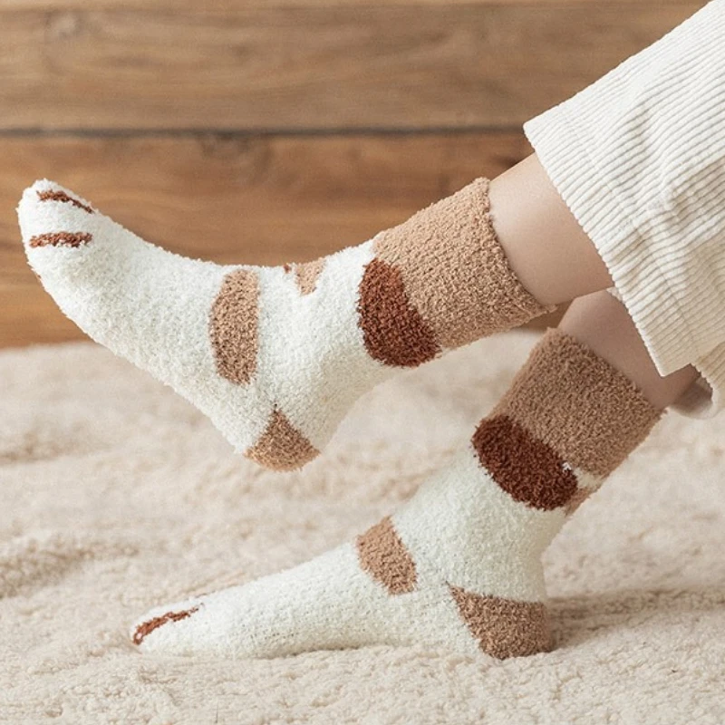 Плюшевые носки для женщин, утепленные длинные носки-тапочки из кораллового флиса с милым дизайном кошачьей лапы, универсальные для домашнего ношения