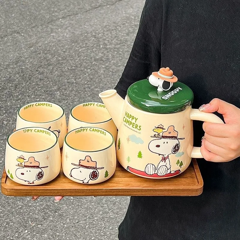 

Snoopy cartoon prints cute one pot four cups creative exquisite gift box tea set coffee pot cup set surprise gift wholesale