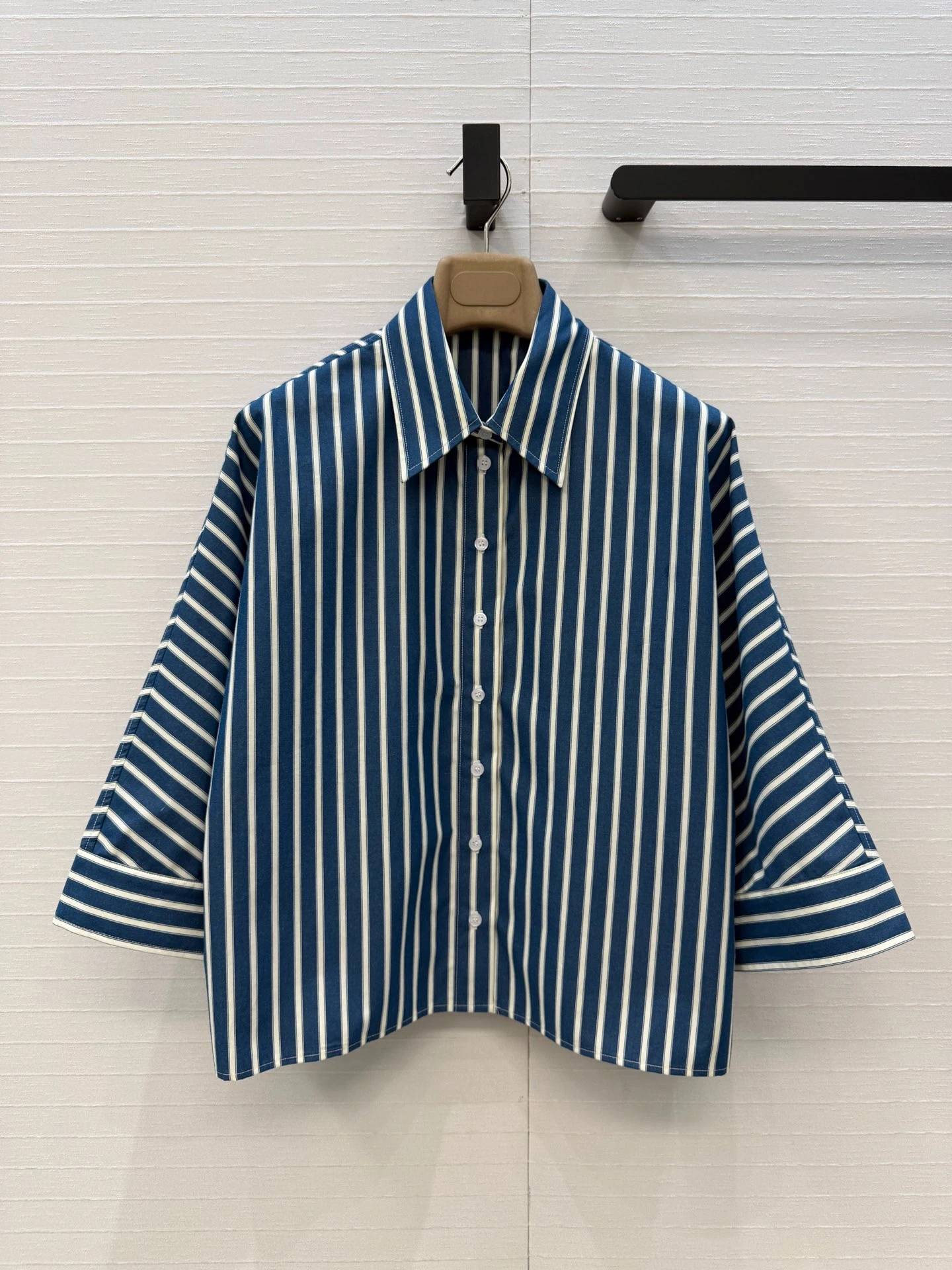 

2026 Spring New Women's Striped Shirt, Vertical Striped Lantern Sleeve Casual Shirt Loose fit Short High quality Retro Versatile