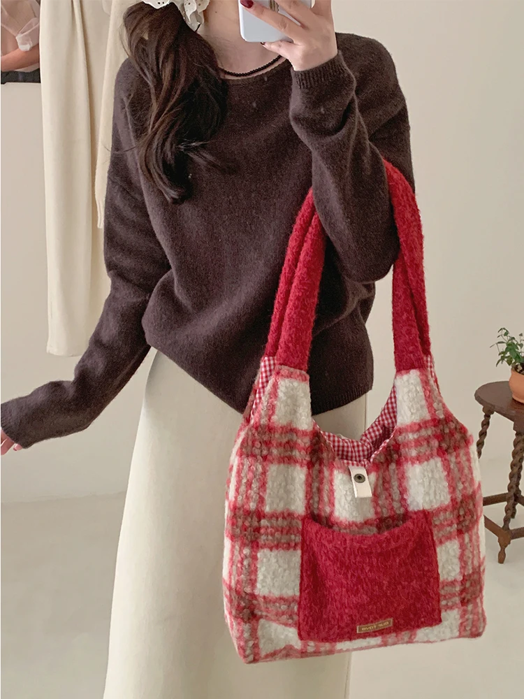 

Retro Red Plaid Fluffy oulder Bag Large Capaci Tote Bag Women's Korean Sle Baen Commuter Bag Versatile Daily Bag