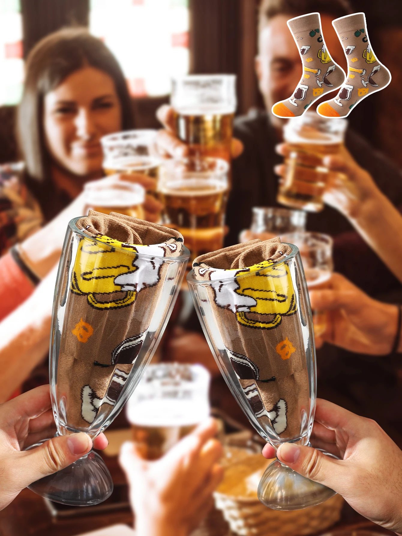 زوج واحد من الجوارب لمنتصف الساق للرجال والنساء، يتميز بيرة مبتكرة بتصميم عملية ومناسبة لهدايا العطلات.