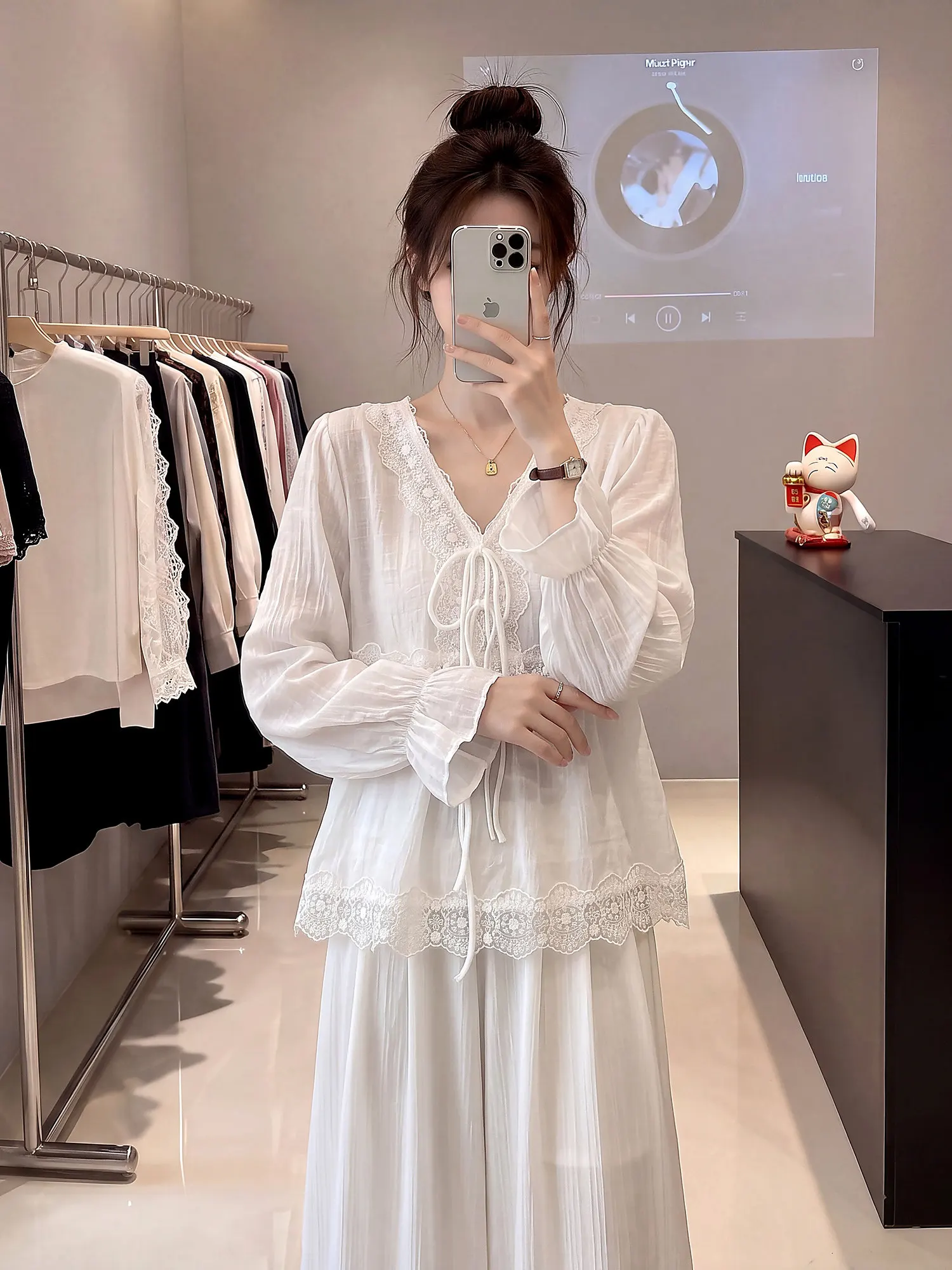 Loose Bubble Sleeve Long Sleeve V Neck Lace Trim Women's Shirts French Style Fashion Autumn Top for plus Size And plus Size
