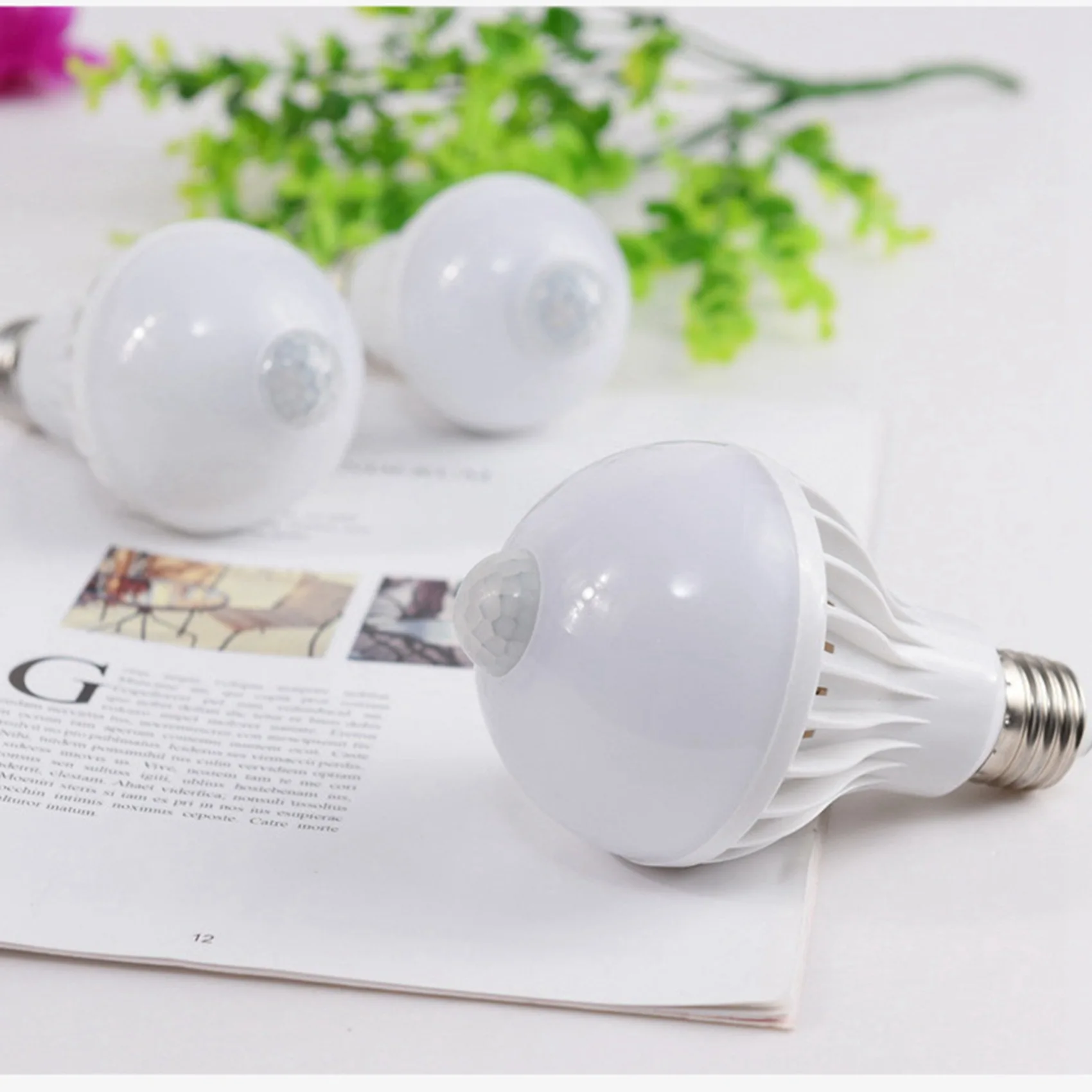 AT44-2X Motion Sensor Bulb Human Body Infrared Induction LED Light Bulbs Automatically Activated Light For Porches (5W)