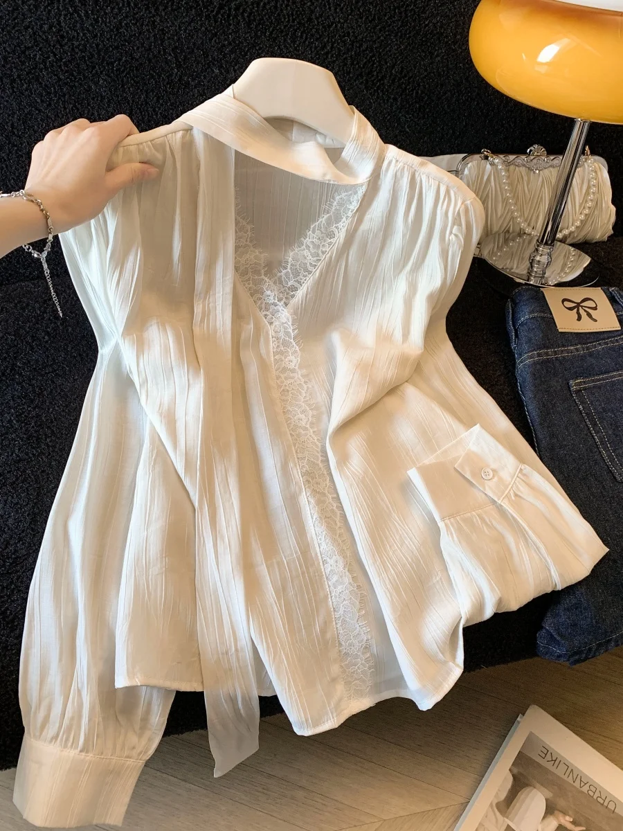 

Sweet Style Lace Shirt Women's Spring 2026 New Plaid Bell Sleeve Blouse Girls' Daily Wear V-neck Long Sleeve Regular Fit