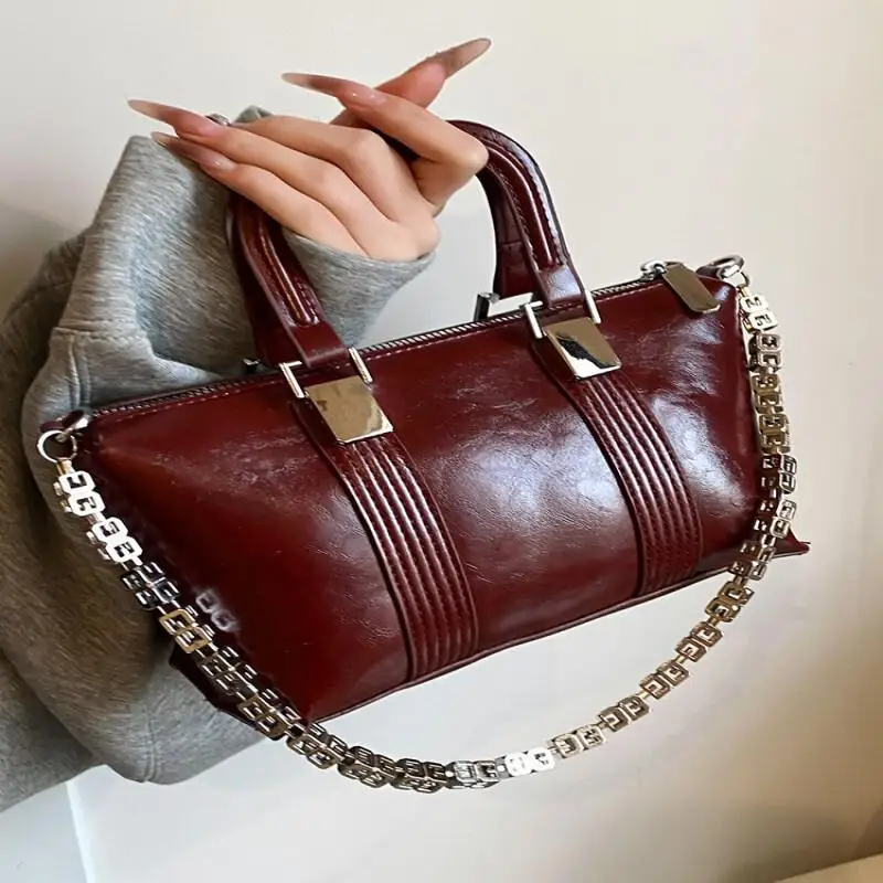 New Model Girl Leather Chain Large Capacity Storage Bag Crossbody Fashion Autumn Collection Trend Commute Handheld Slanted Back