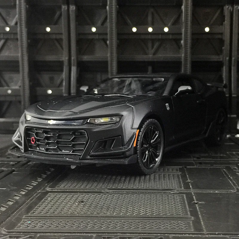 1:24 Chevrolet Camaro modelo de supercoche de aleación, puertas y capó de motor, el maletero se puede abrir detalles ricos, mano de obra fina