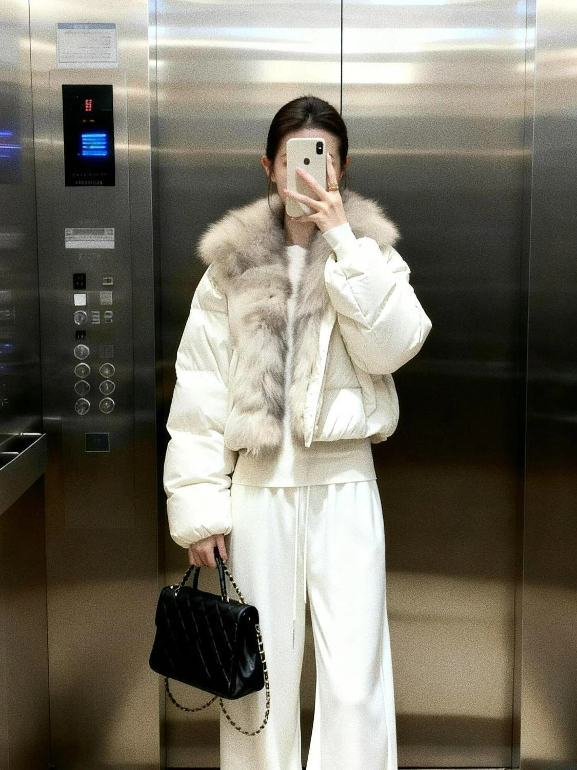 Ropa de algodón con cuello de piel corta para mujer, abrigo de gama alta a la moda con temperamento versátil, invierno 2025