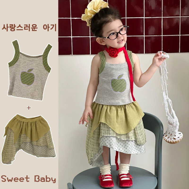 

Детский летний комплект для девочек: новый стиль, милый топ-камзол с яблочным принтом и юбка из сетки.