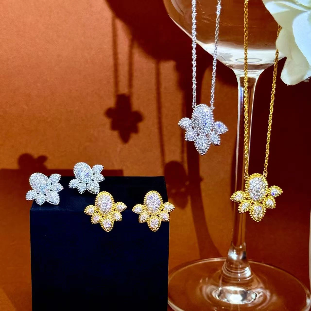 Collar de plata pura S925 con diseño de tótem de flores, pendientes de diamantes de seis gotas, regalos de aniversario lujosos, regalos del festival