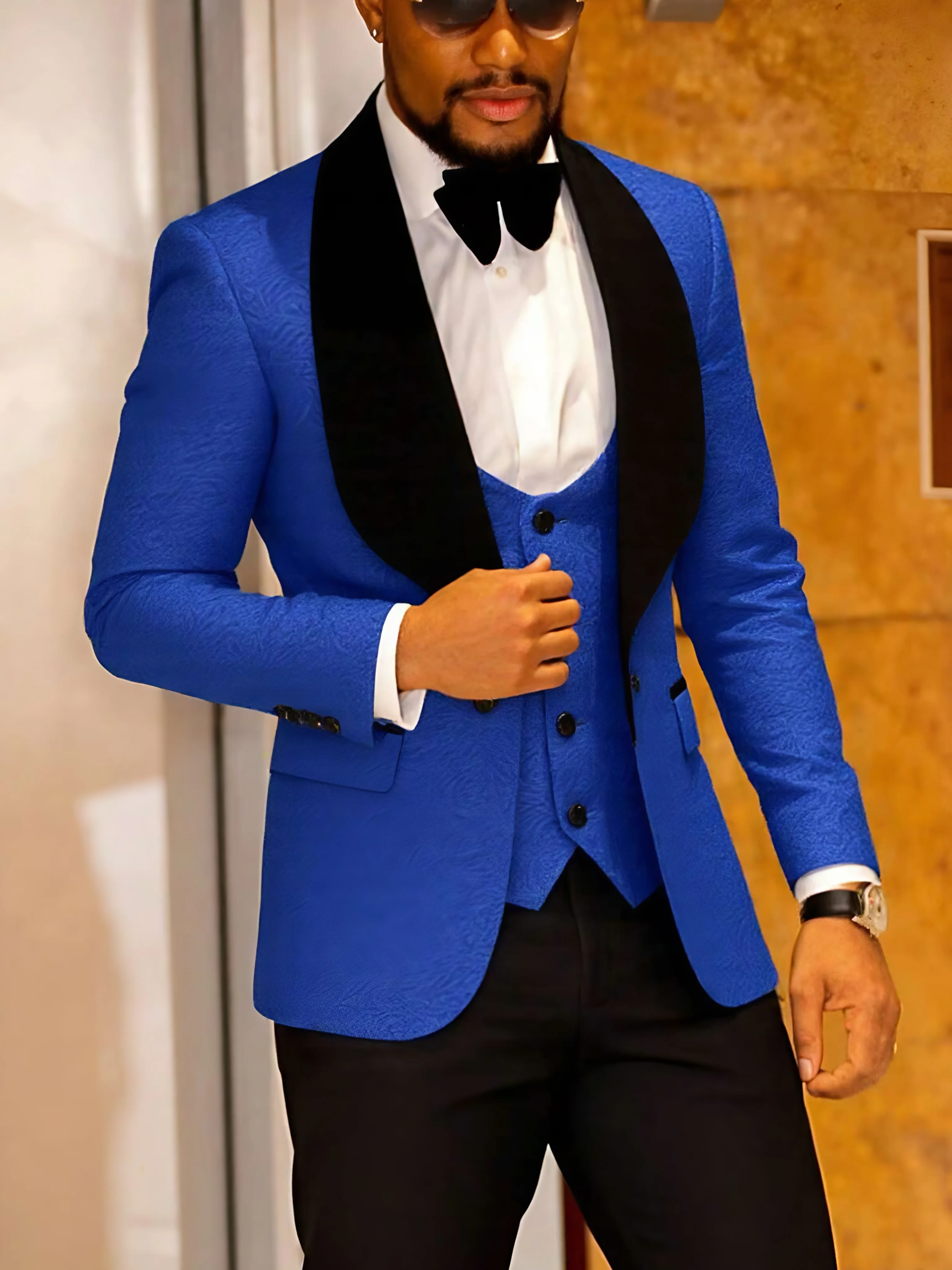 

Men's three-piece floral jacquard slim-fitting suit set, including paisley pattern suit jacket, vest, and pants, suitable for ba