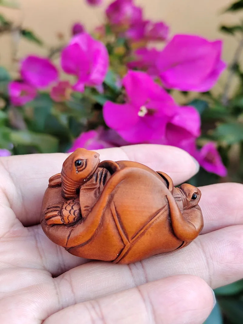 

GX891 - 20 Years Old 1.7" Hand Carved Boxwood Netsuke : Turtles on Lotus