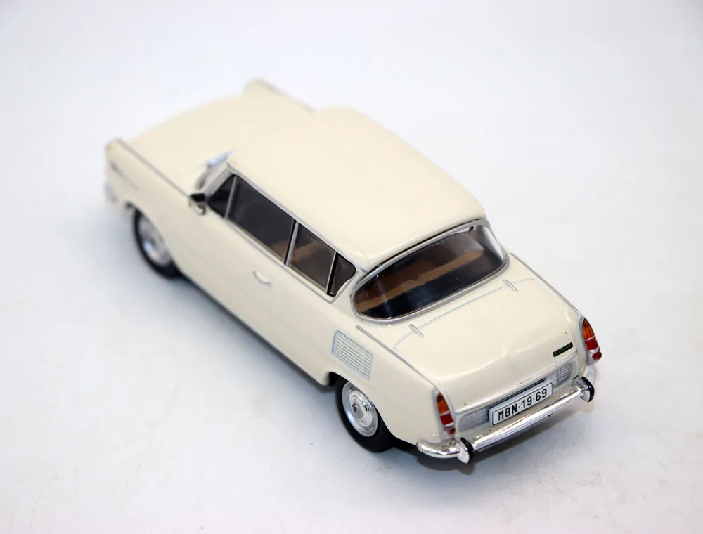 Nouveau modèle de voiture Skoodaa 1100 MBX à l'échelle 1/43 par Abrex pour Collection de voitures jouets en alliage moulé sous pression cadeau