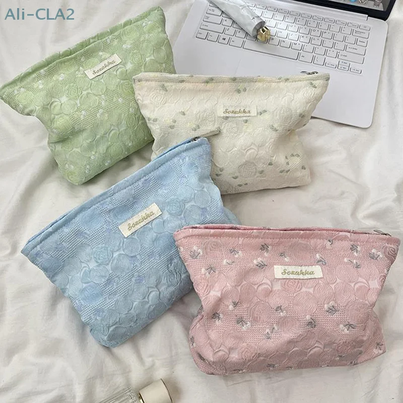 

Extra Large Capacity Cosmetic Bag; Beautiful Floral Jacquard Rose Design for Girls - Ideal for Travel and Outdoor