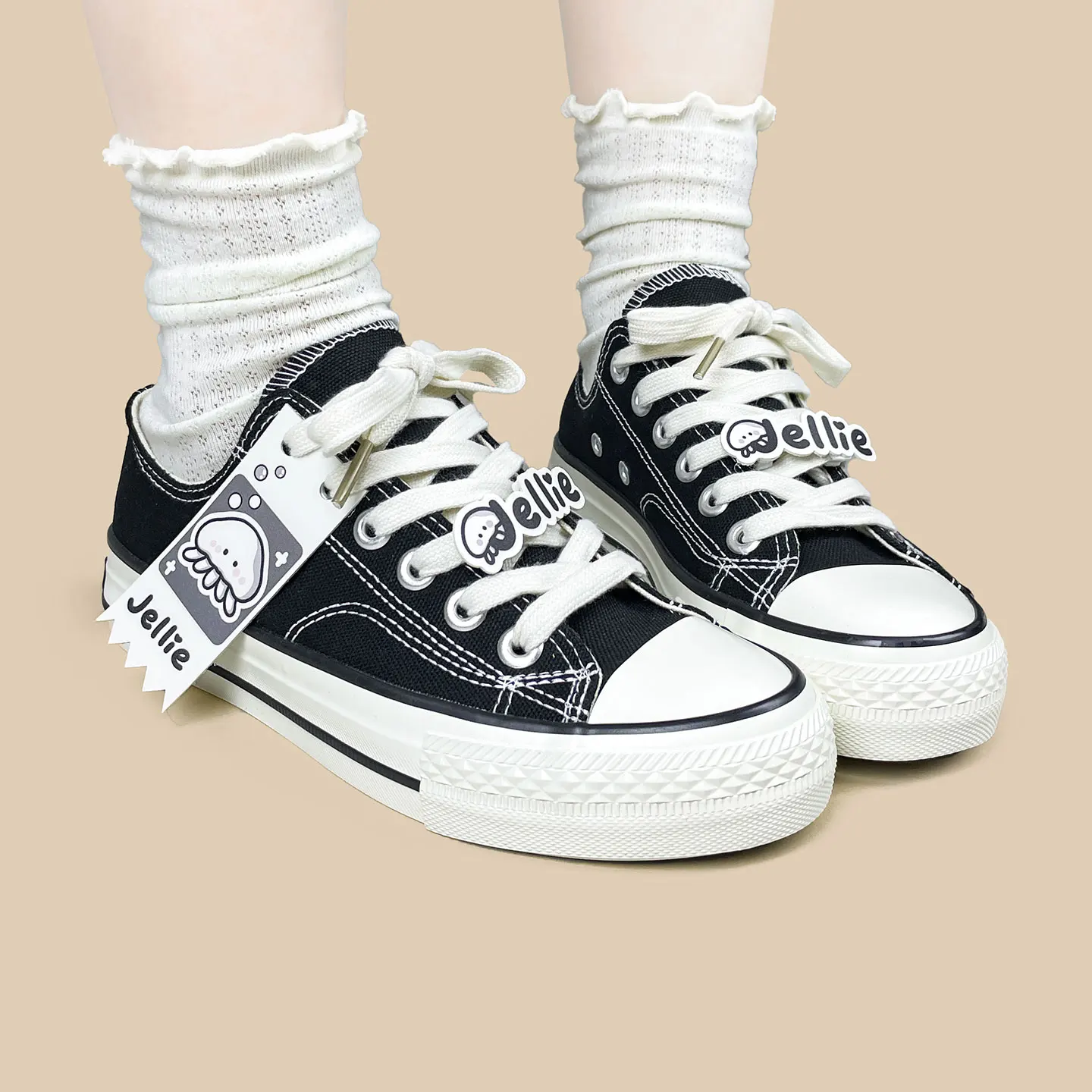 Amy and Michael Women Cute Jellyfish Cartoon Low Top Canvas Shoes Black Lace‑up Sneakers Y2K Kawaii Girls Casual Vulcanize Shoes