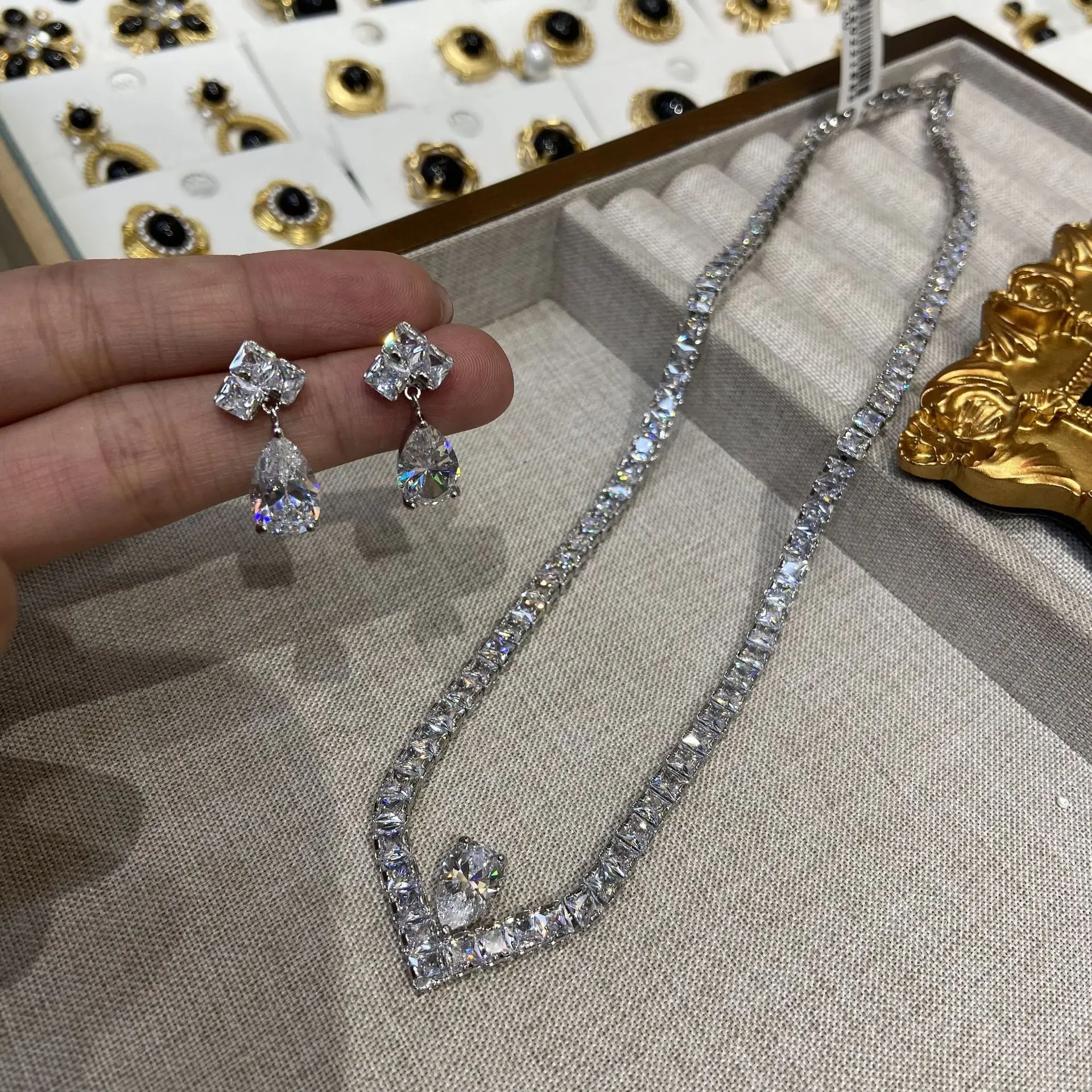 

V-образное ожерелье с цирконием, серьги, комплект для женщин и девочек, элегантные свадебные комплекты украшений, серьги с цирконом, изысканный вечерние сексуальный подарок