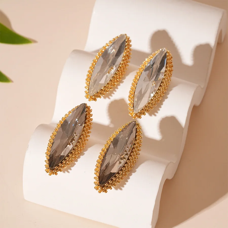 Simple light luxury diamond-encrusted oval water drop silver needle stud earrings, personality super flash commuting temperament