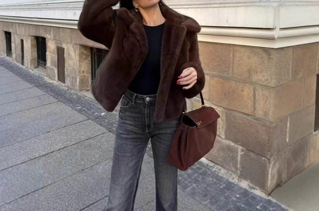 

Autumn and Winter New 2025 Women's Fashion Brown Fur Coat Short Collar Jacket