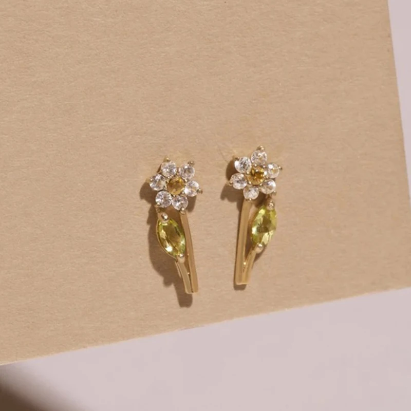 1PC Korean Tragus Piercing Helix Studs Earrings for Women Zircon Flower with Leaf Trendy Ear Tragus Piercing Body Jewelry CC128