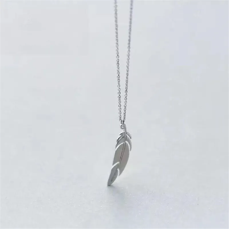 Neuankömmling Modeschmuck glänzende Feder einfach 925 Sterling Silber Temperament Blatt Schlüsselbein Kette Anhänger Halsketten xl081
