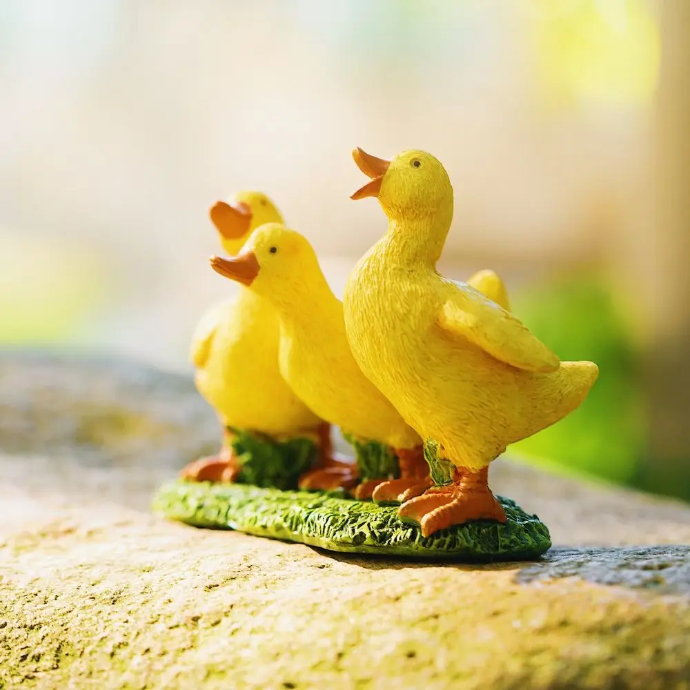 

Creative Resin Three Ducks Statue Cartoon Decorative Ducks Sculpture Cute Animal Miniatures Figurine Garden