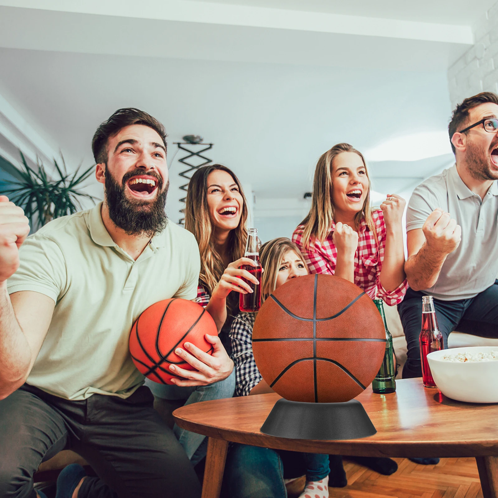 1 قطعة كرة السلة عرض موقف كرة القدم رف كرة بلاستيكية حامل المنزل داخلي استخدام دائم سطح المكتب الركيزة حامل لكرة القدم الرجبي