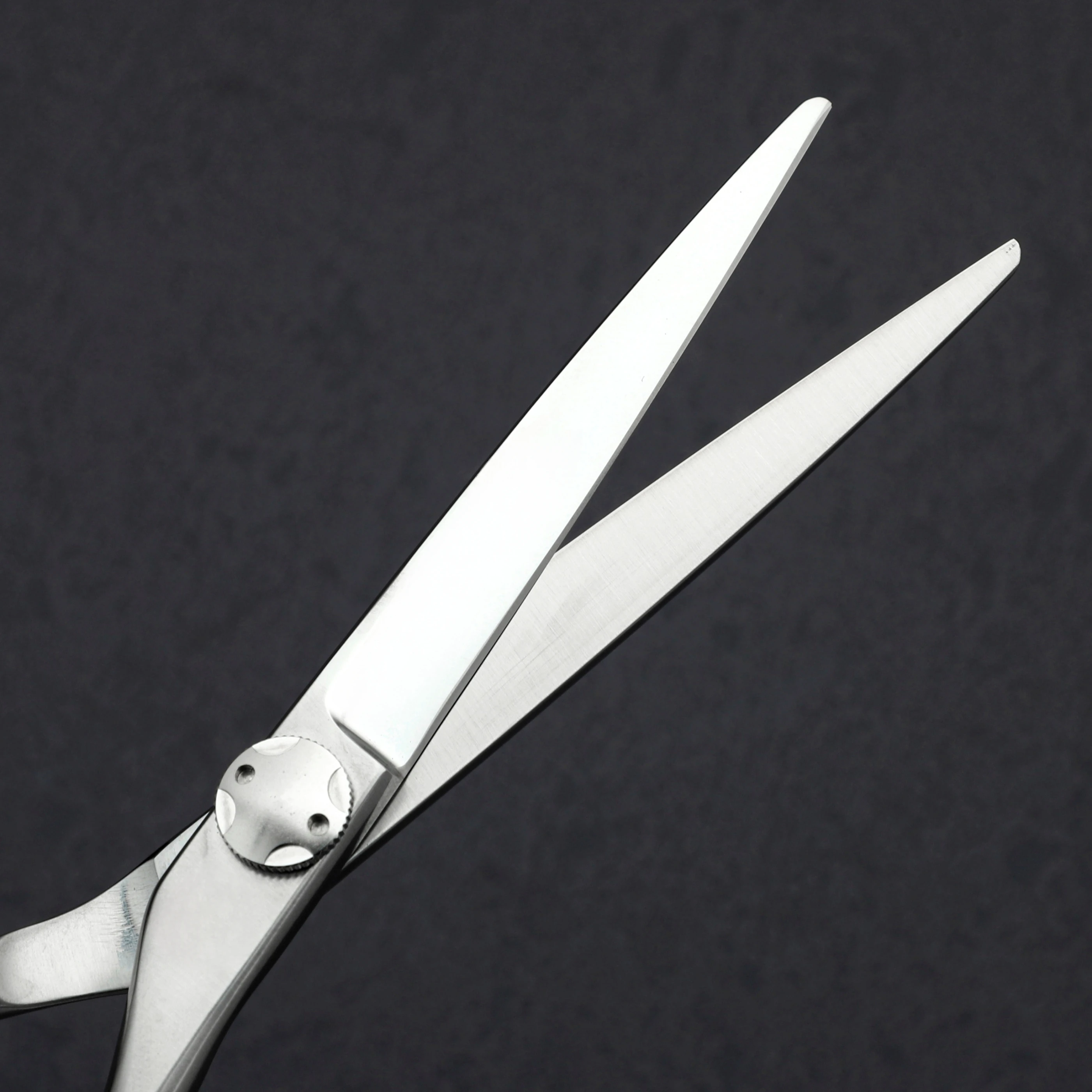 Professional hairdressing scissors，5.75 to 7.0 inches hair cutting scissors，High quality Hitachi 440C steel barber accessories