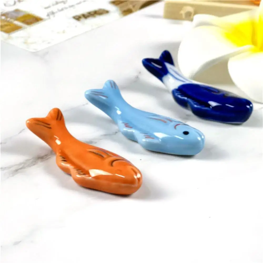 

Hotel Kitchen Chinese Style Ceramic Fish Shaped Cute Chopsticks Holder Tableware Rack Chopstick Rest Dinnerware Stand