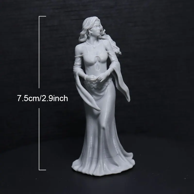 1/24  Resin Model Kit Elegant Queen Figurine Unpainted No Color RW-1306