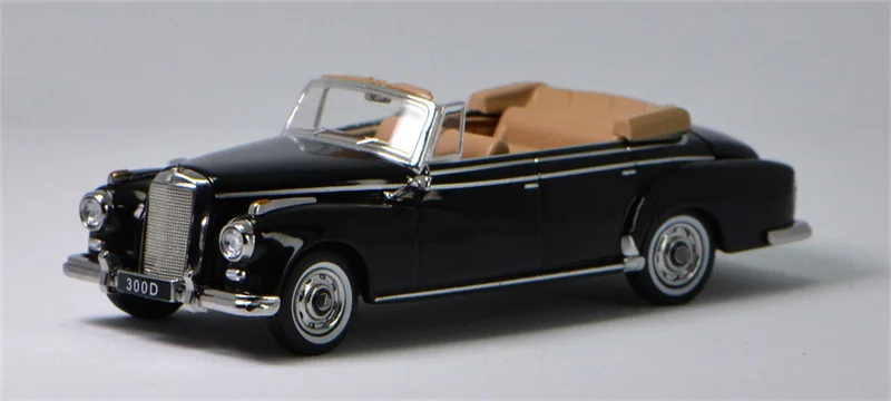 

GFCC 1:64 300D Convertible Black White Metallic Green Silver Metal Red Ice Blue Diecast Collector's Vehicle Model Car