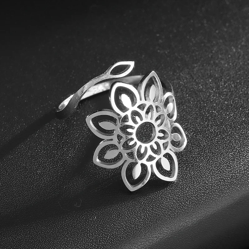 Stainless Steel Flower Pattern Hollow Open Ring, Sweet Temperament, Light Luxury Style, A Gift for Your Girlfriends