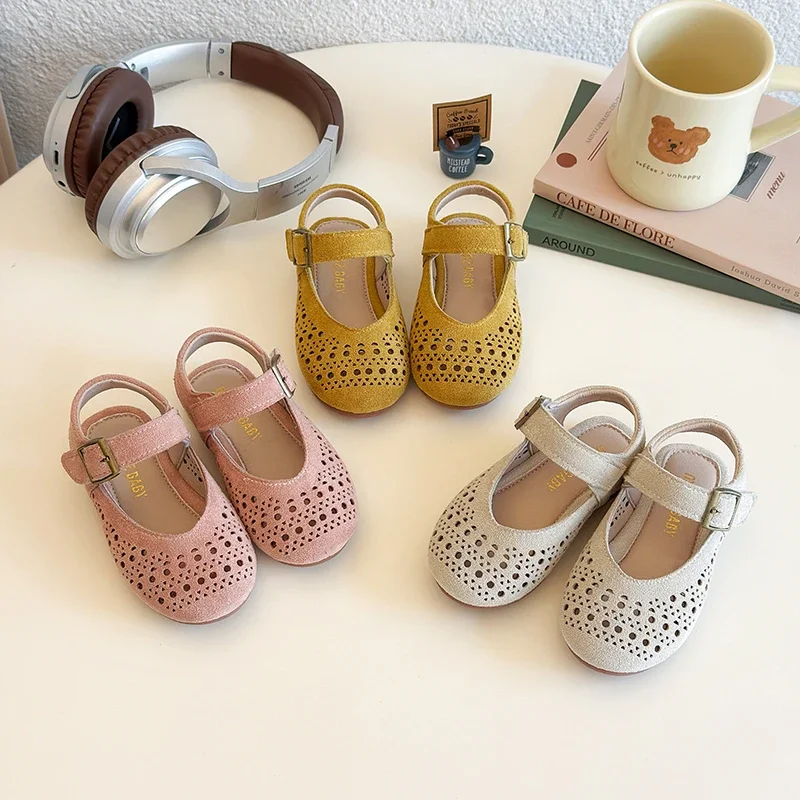 

Girls Beach Shoes Hollowed-out Retro 2025 Summer New Kids Sandals Candy Color Sweet Children Princess Shoes Non-slip Casual